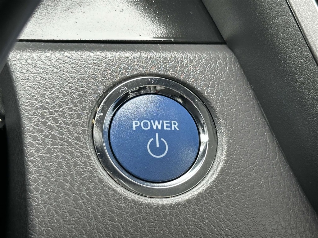 2022 Toyota Camry Hybrid XLE photo 7