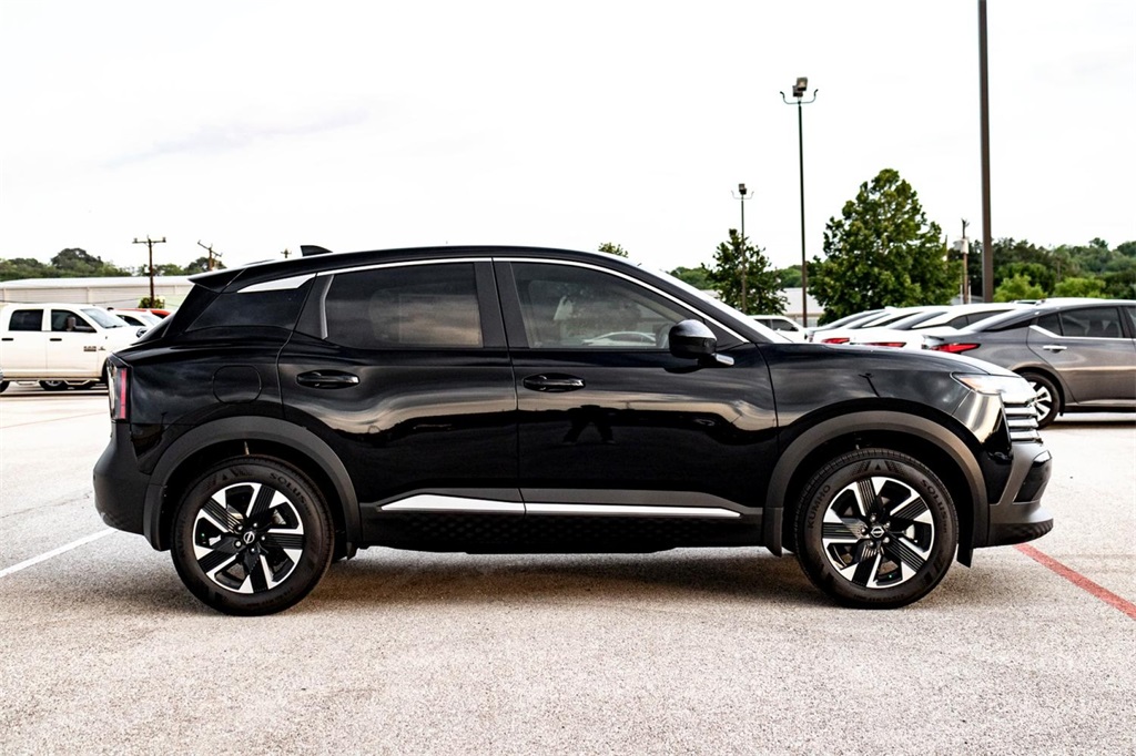 2025 Nissan Kicks SV photo 2