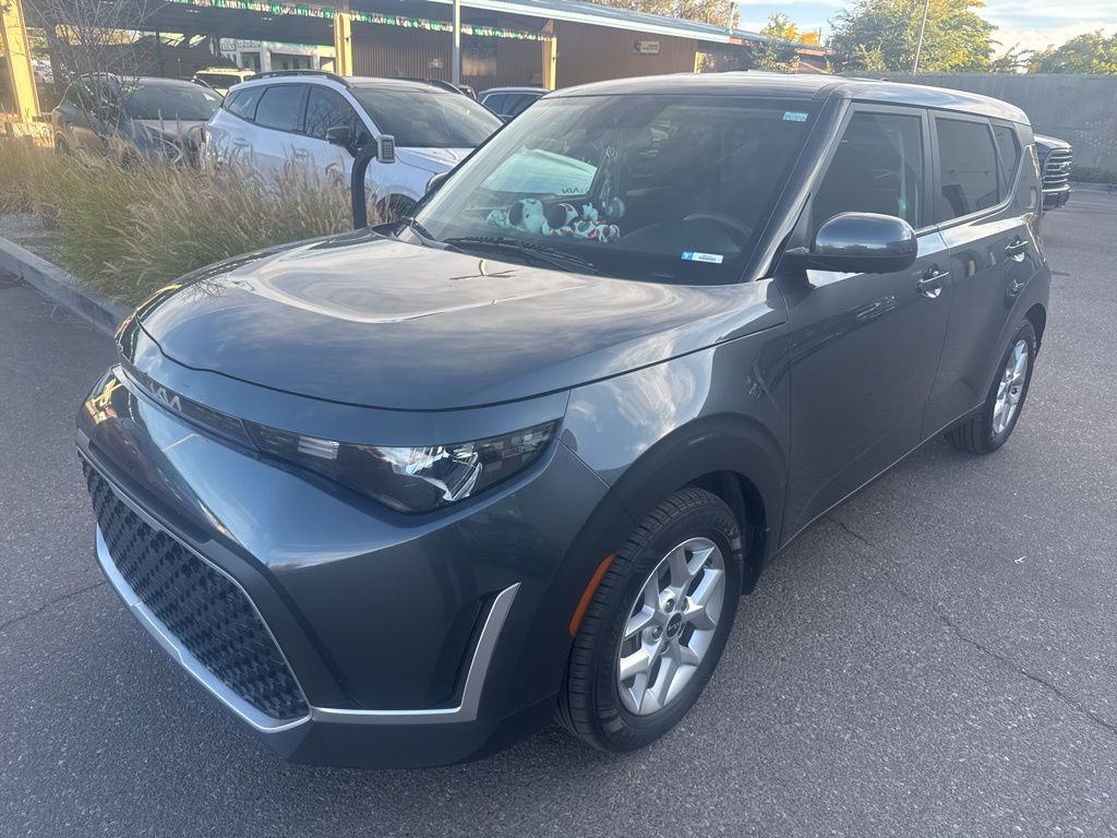 2023 Kia Soul LX photo 2