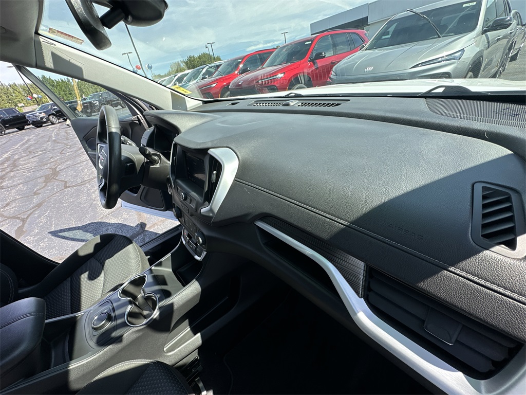 2024 GMC TERRAIN - Image 21