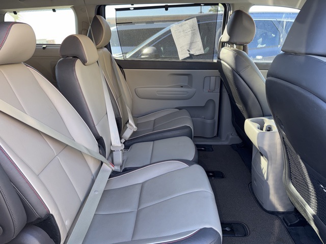 2017 Kia Sedona LX photo 4