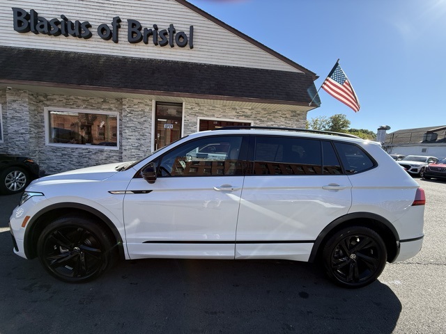 2024 Volkswagen Tiguan SE R-Line Black photo 3