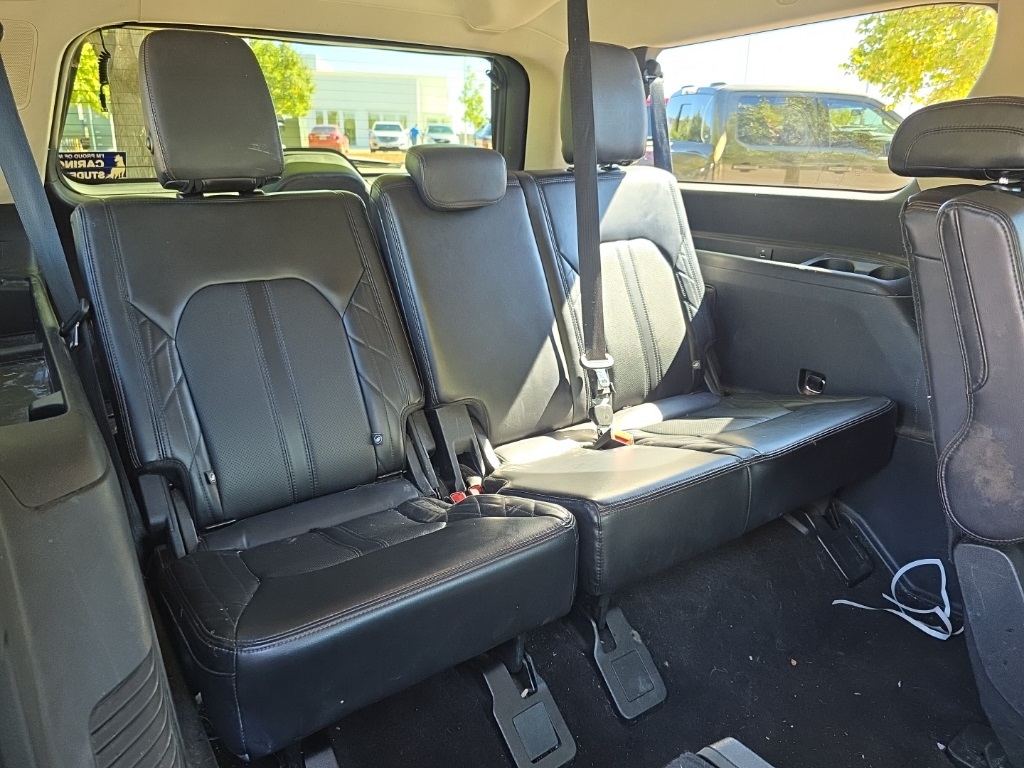 2019 Ford Expedition MAX Platinum photo 16