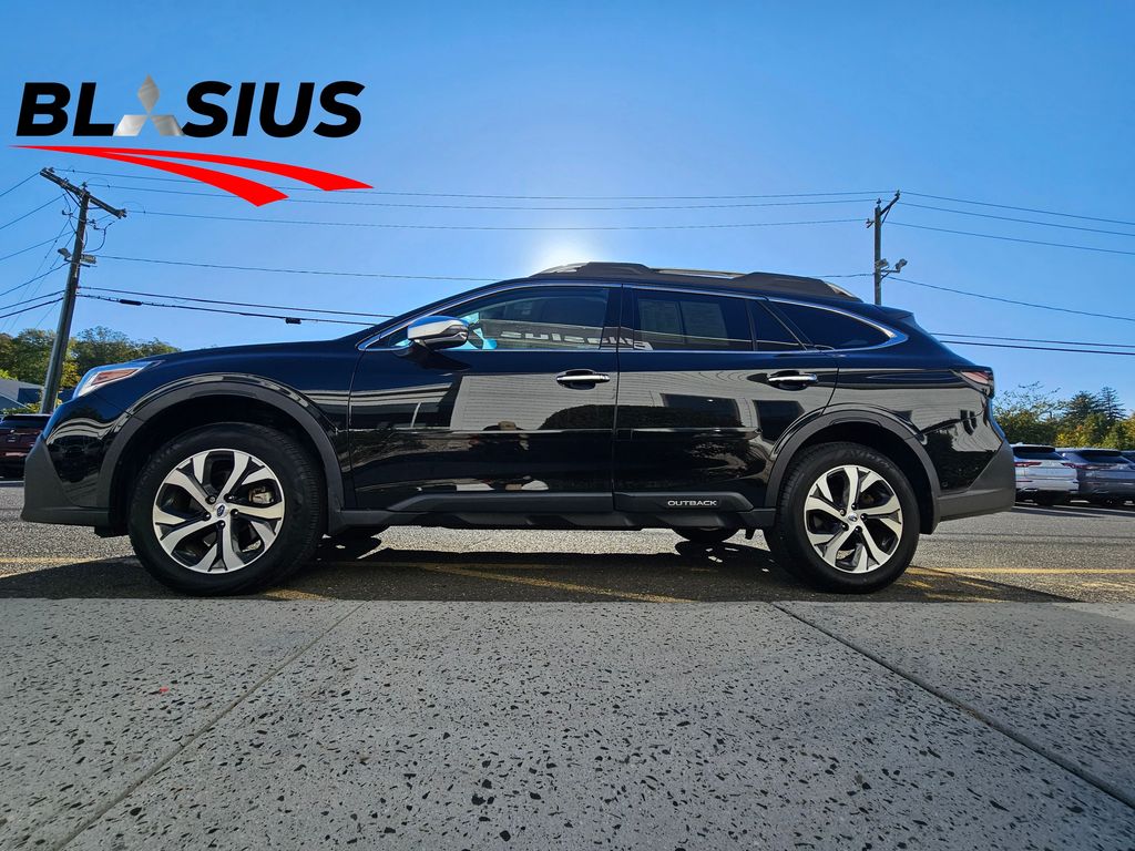 2022 Subaru Outback Touring XT photo 2