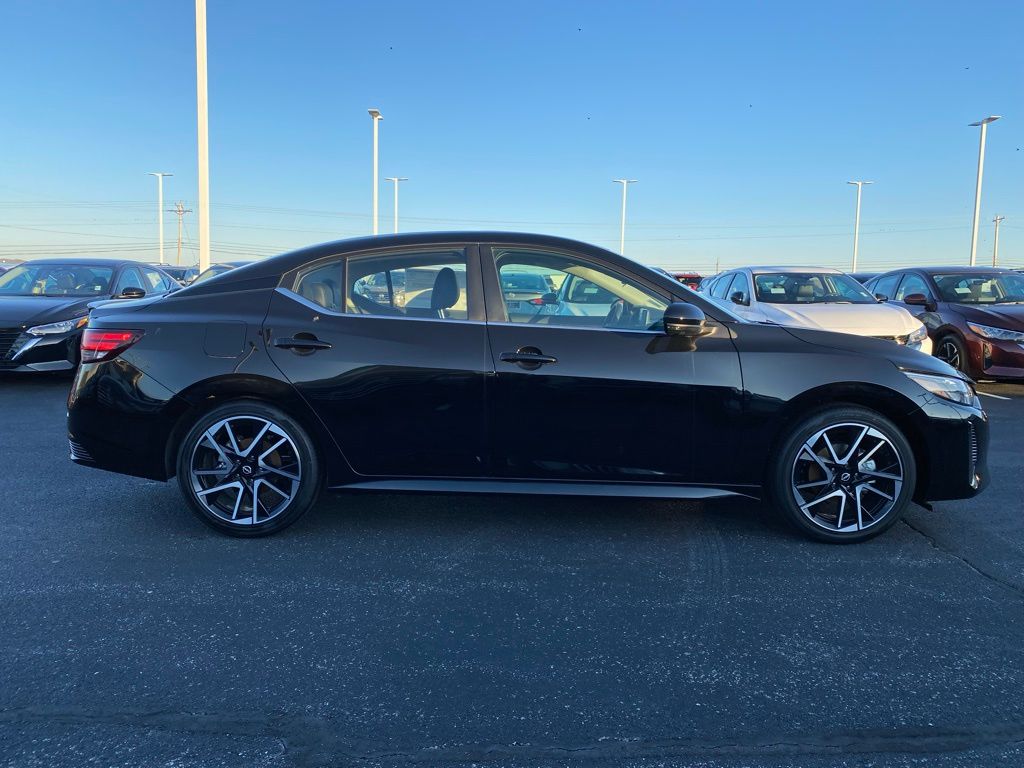 2025 Nissan Sentra SR photo 3
