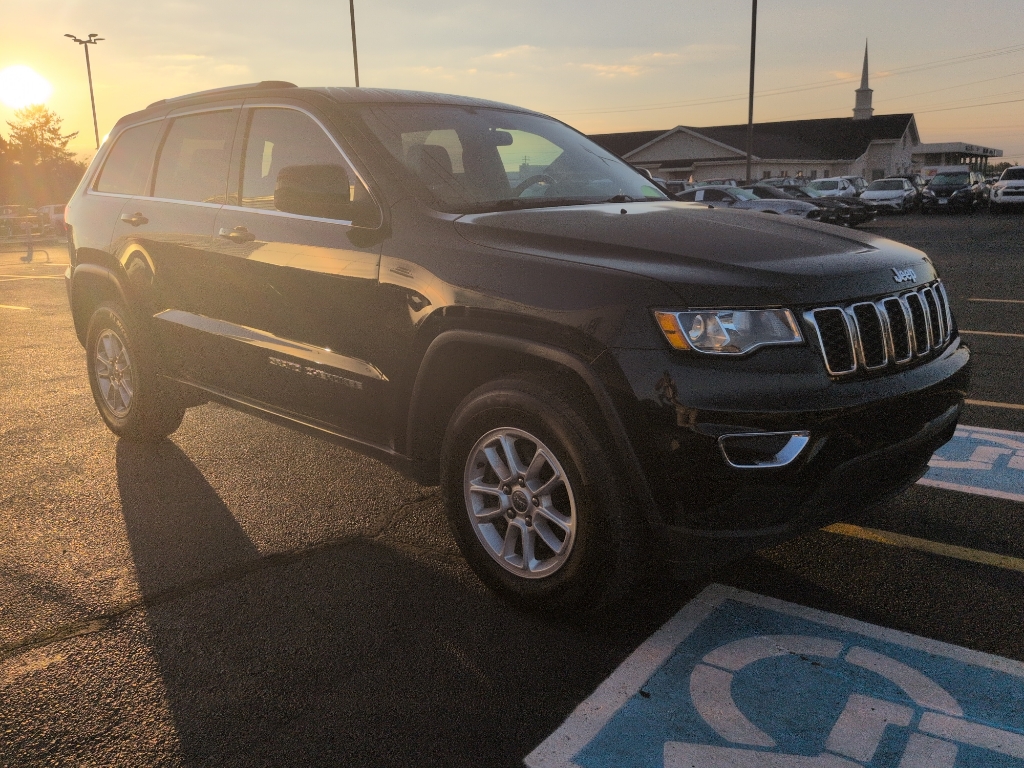 2019 Jeep Grand Cherokee Laredo photo 2