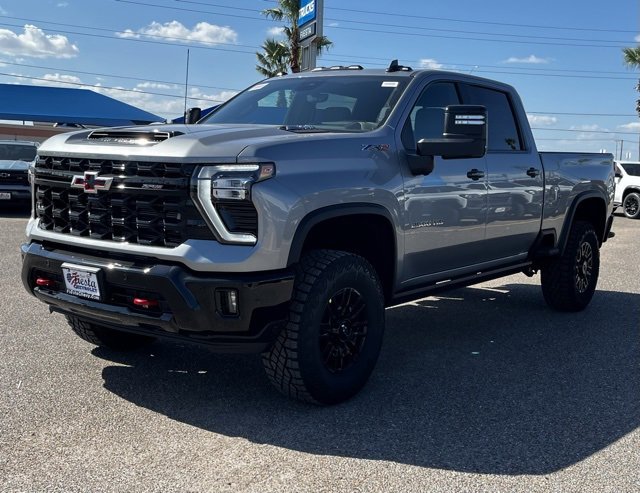 2025 Chevrolet Silverado 2500HD ZR2 photo 3