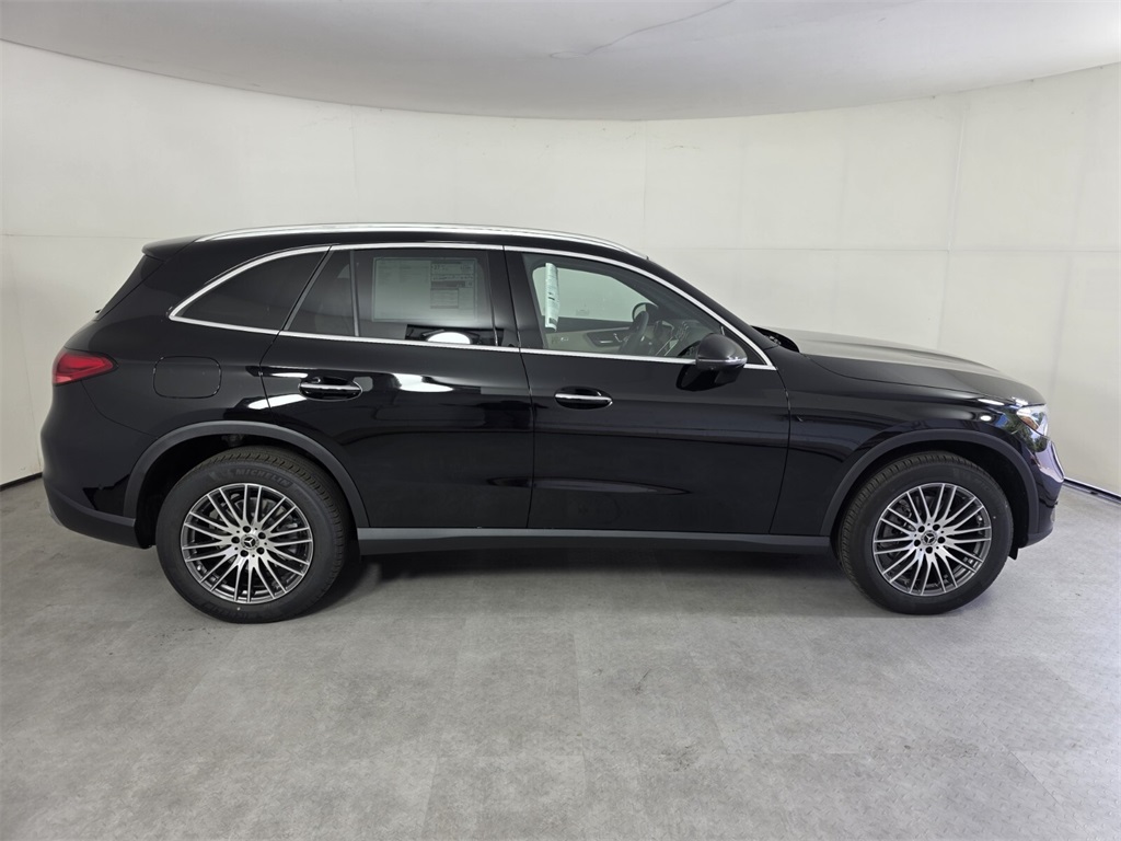 2026 Mercedes Benz GLC 300 photo 2