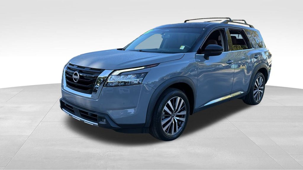 2022 Nissan Pathfinder Platinum photo 3