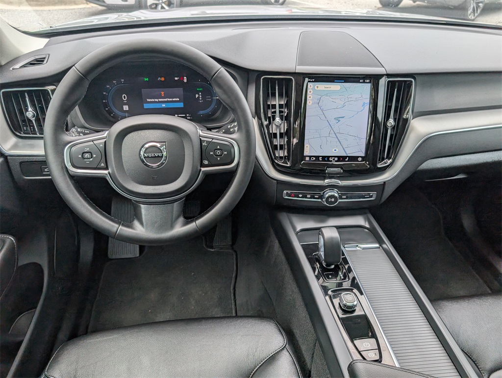 2023 Volvo XC60 Recharge Hybrid T8 Core photo 3