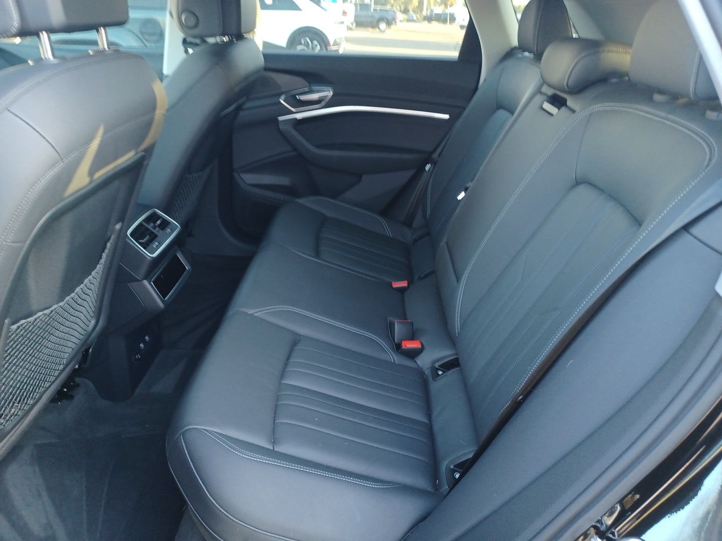 2021 Audi e-tron Premium photo 7