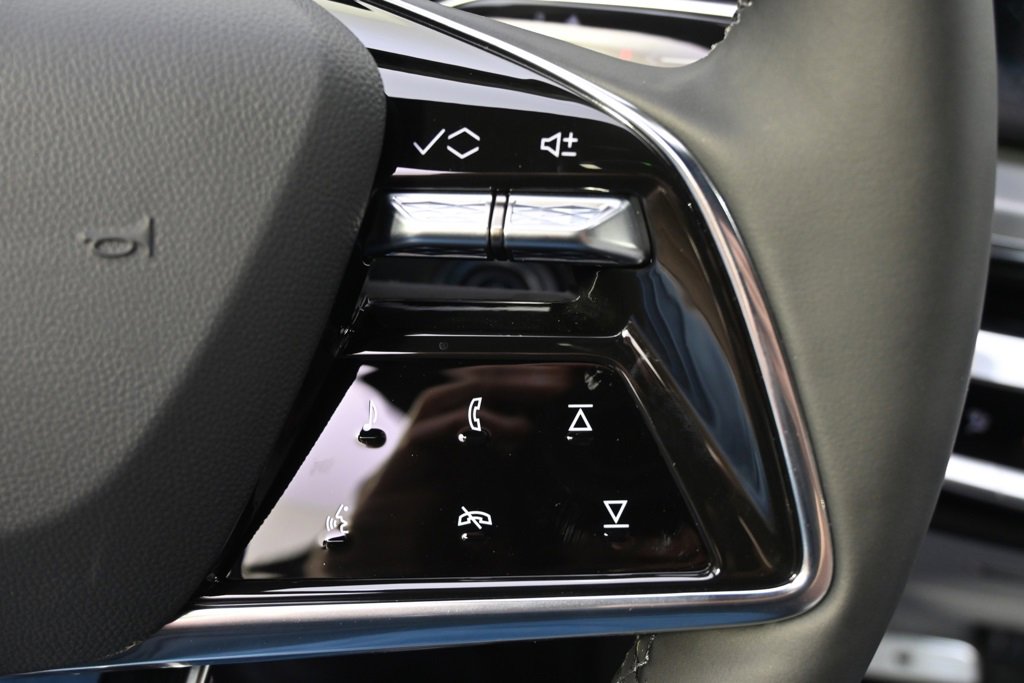2025 Cadillac Lyriq Luxury photo 26