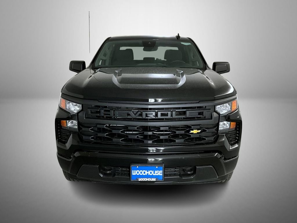 2025 Chevrolet Silverado 1500 Custom photo 2