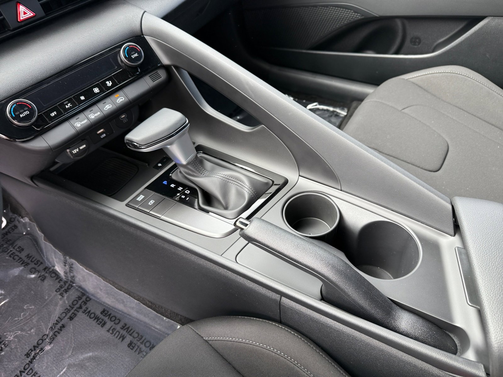 2025 Hyundai Elantra SEL Sport photo 13