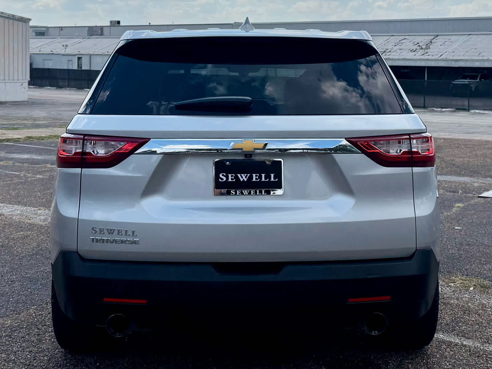 2021 Chevrolet Traverse LS photo 3