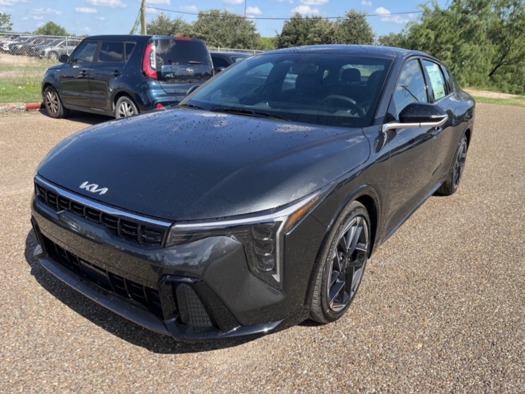 2025 Kia K4 GT-Line photo 3