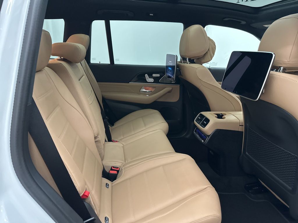 2026 Mercedes Benz GLS 580 4MATIC photo 23