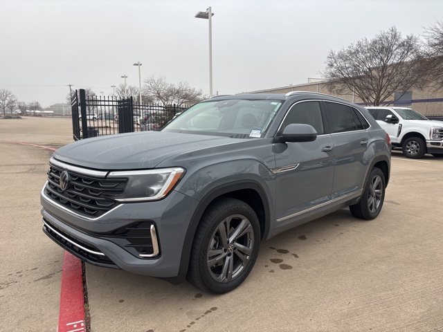 2024 Volkswagen Atlas Cross Sport SEL R-LINE's photo