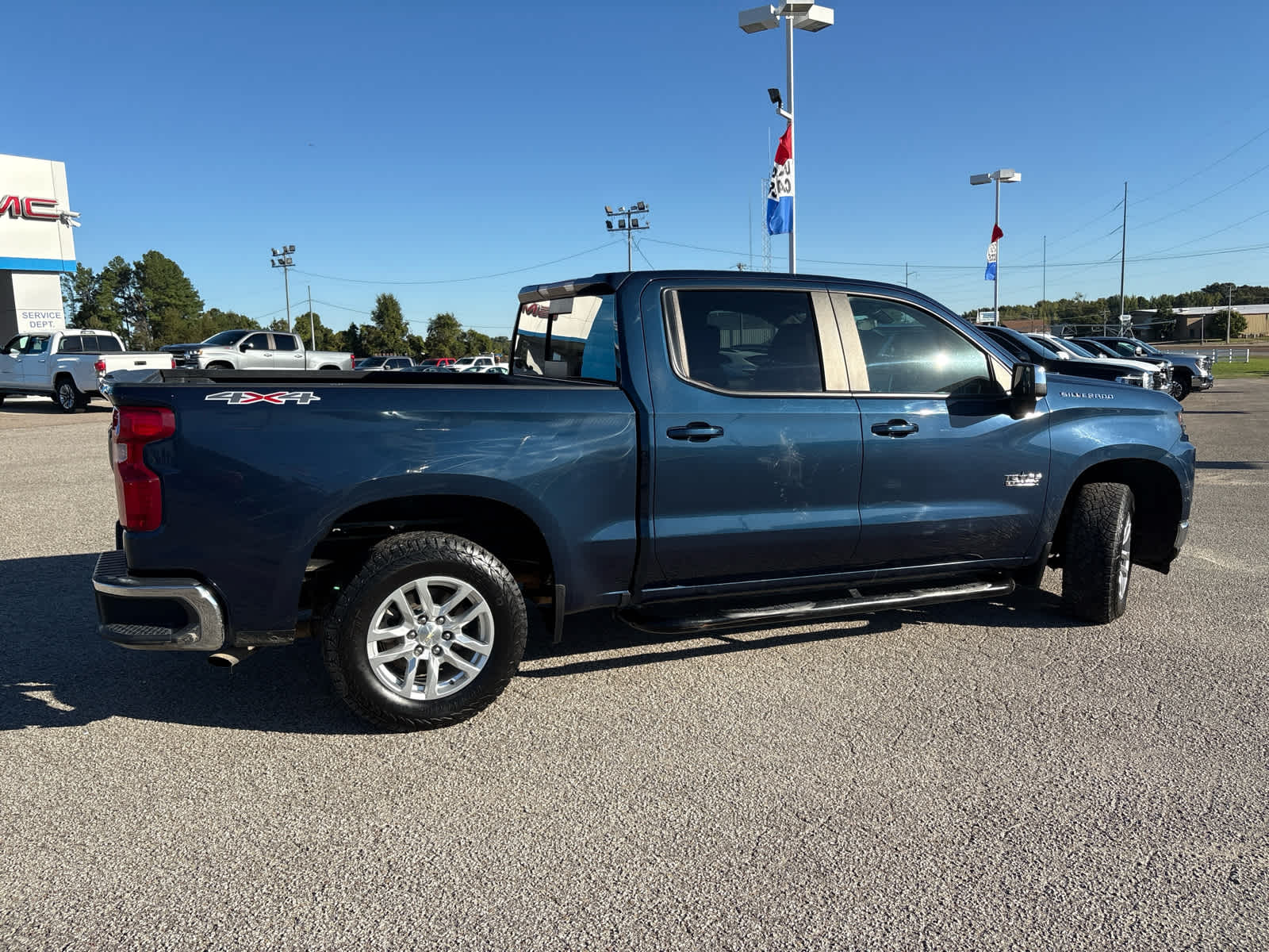 2020 Chevrolet Silverado 1500 LT photo 3