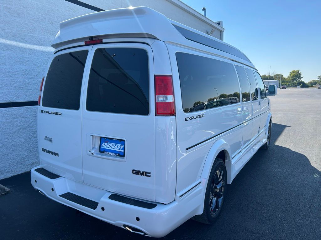 2025 Gmc Savana photo 2