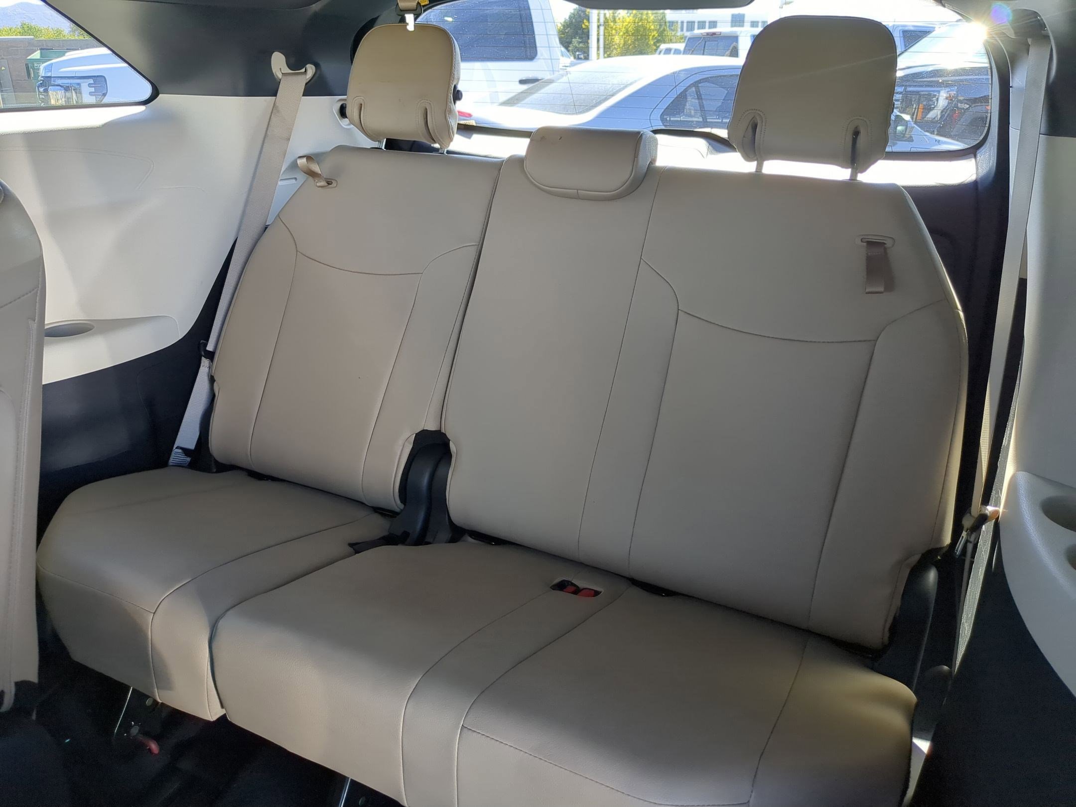 2023 Toyota Sienna XLE photo 19
