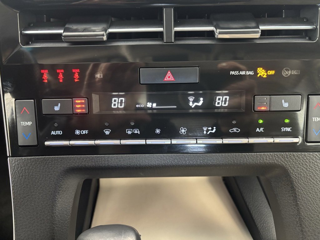 2021 Toyota Avalon XLE photo 3