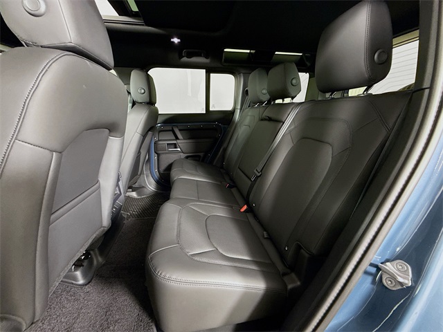 2025 Land Rover Defender 110 S photo 22