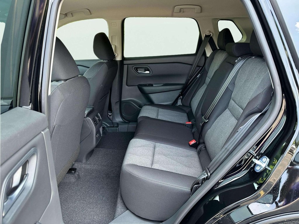 2026 Nissan Rogue SV photo 14