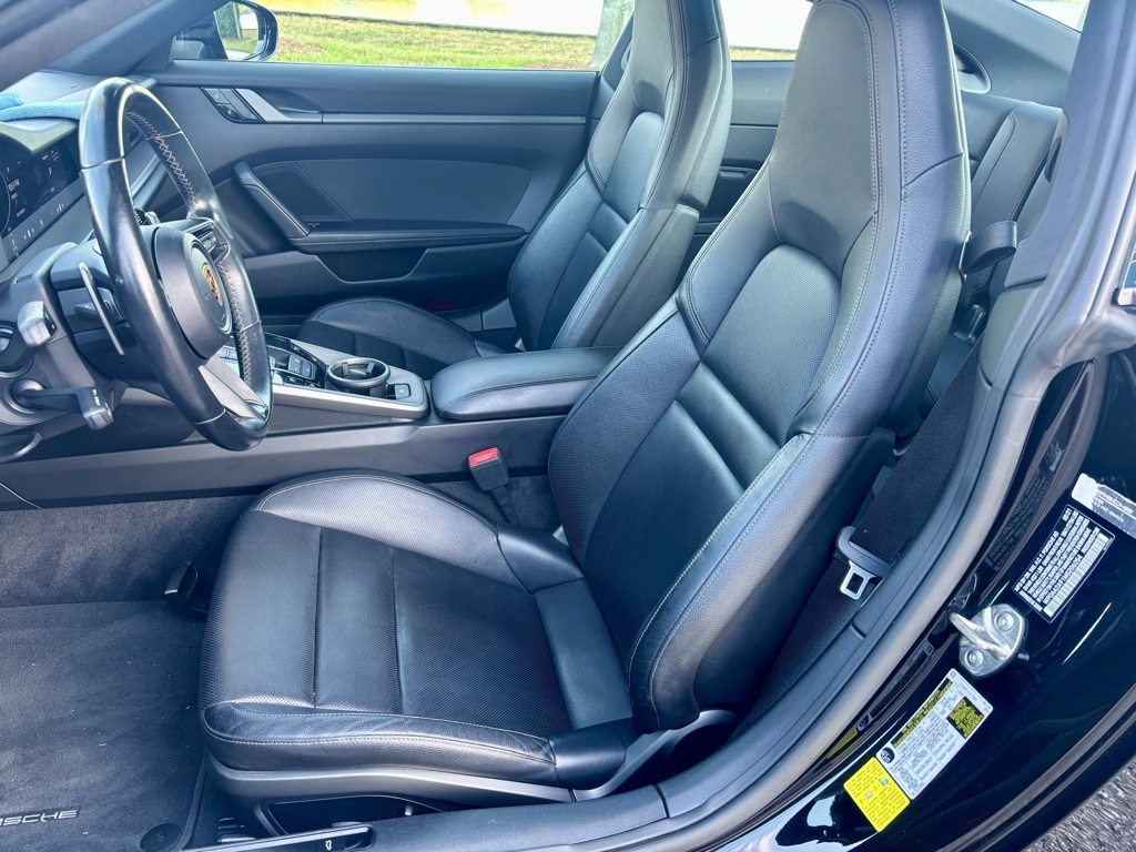 2021 Porsche 911 Coupe photo 2