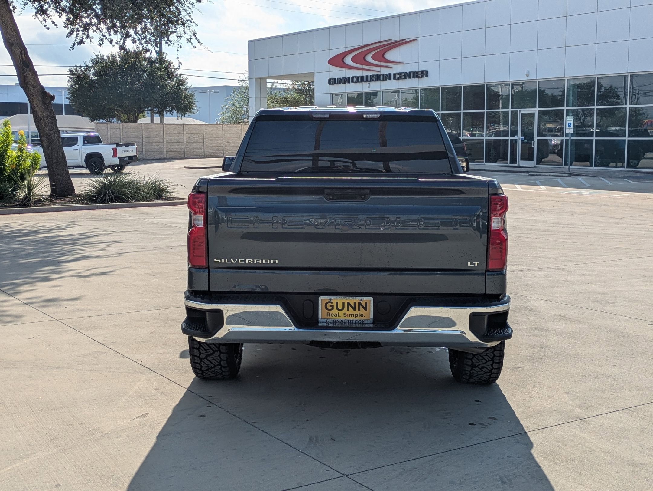 2020 Chevrolet Silverado 1500 LT photo 3