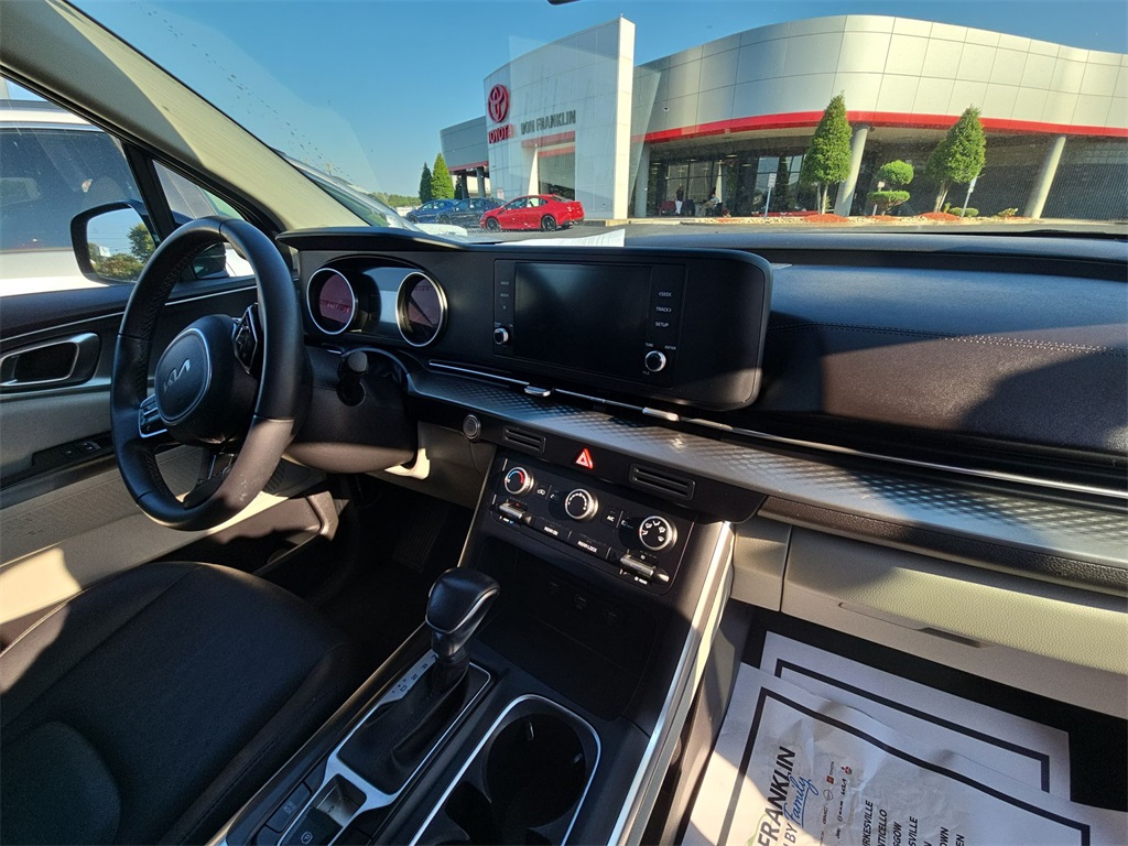 2023 Kia Carnival LX photo 11