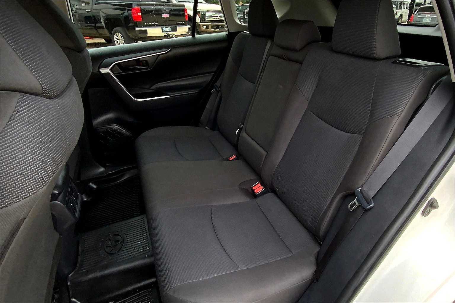 2025 Toyota RAV4 LE photo 17