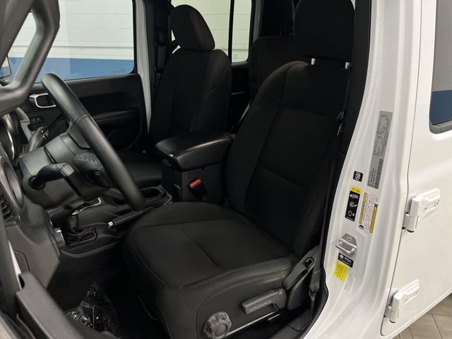 2021 Jeep Gladiator Sport photo 3