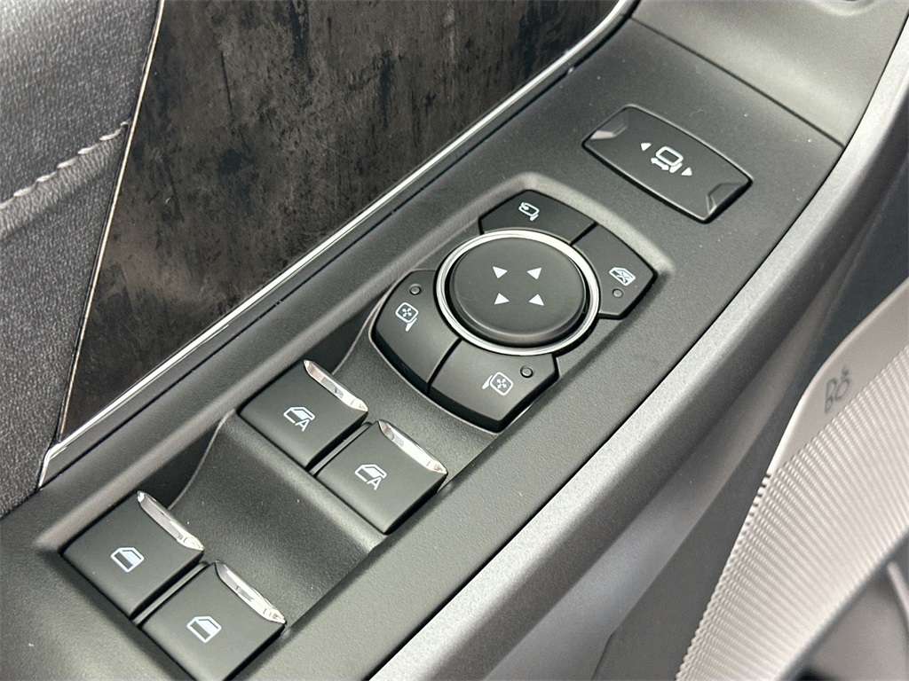 2025 Ford F-250 Lariat photo 17
