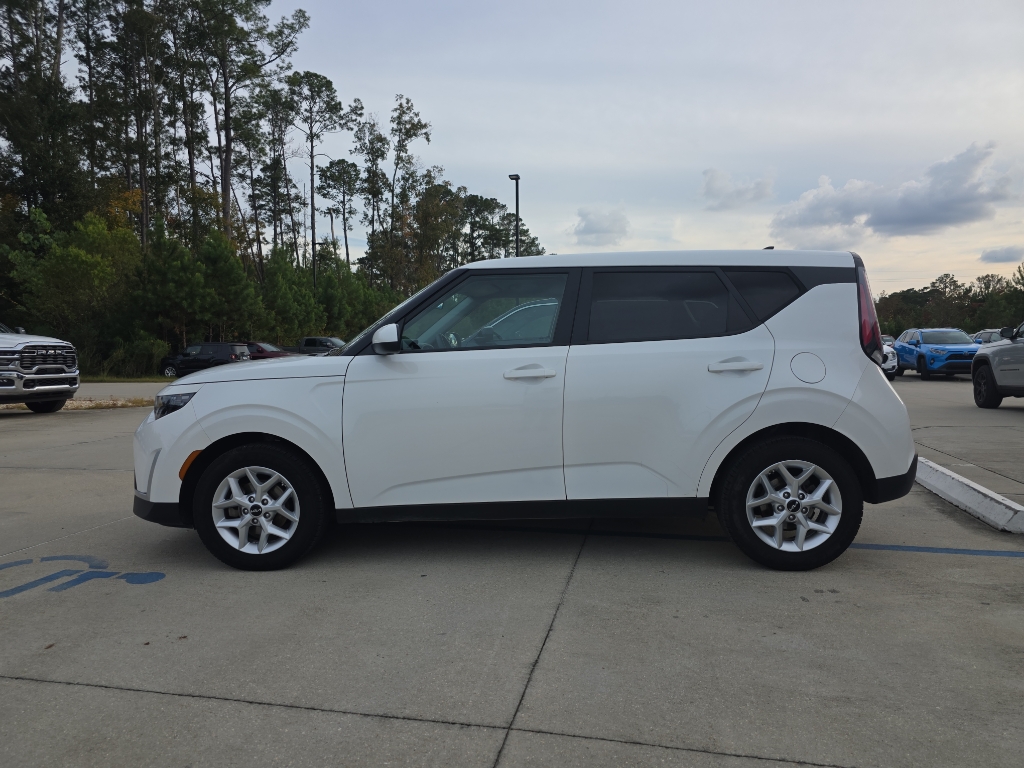 2024 Kia Soul LX photo 3