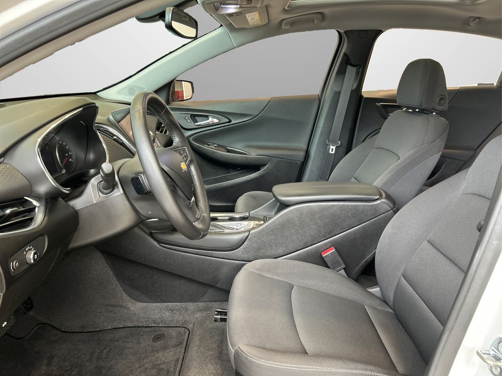 2017 Chevrolet Malibu 1LT photo 6