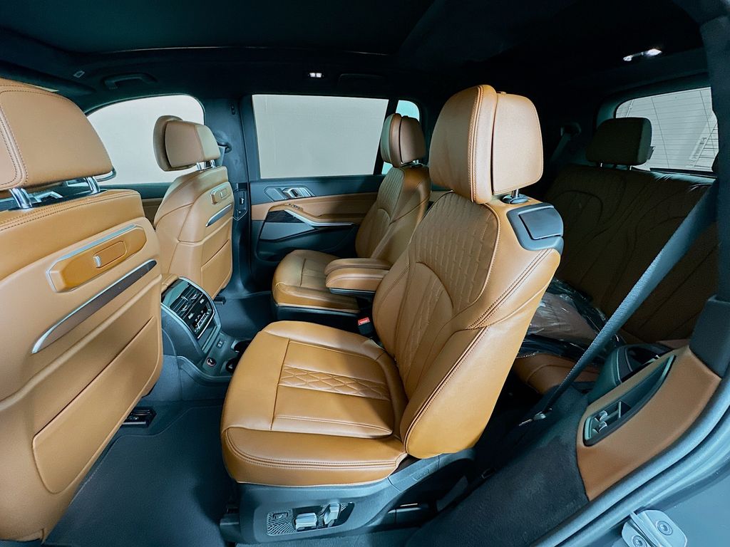 2026 Bmw X7 M60i photo 17