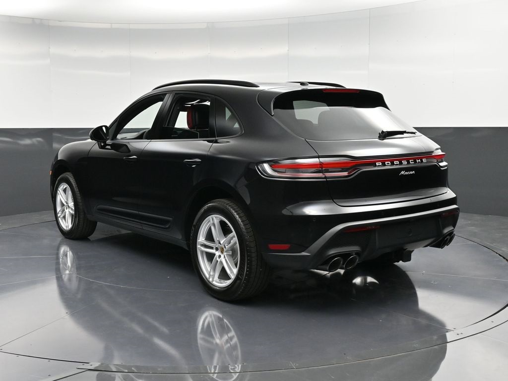 2025 Porsche Macan T photo 2