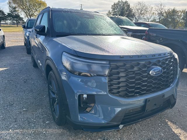 2026 Ford Explorer ST-Line photo 2