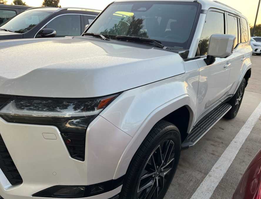 2025 Lexus GX Premium's photo