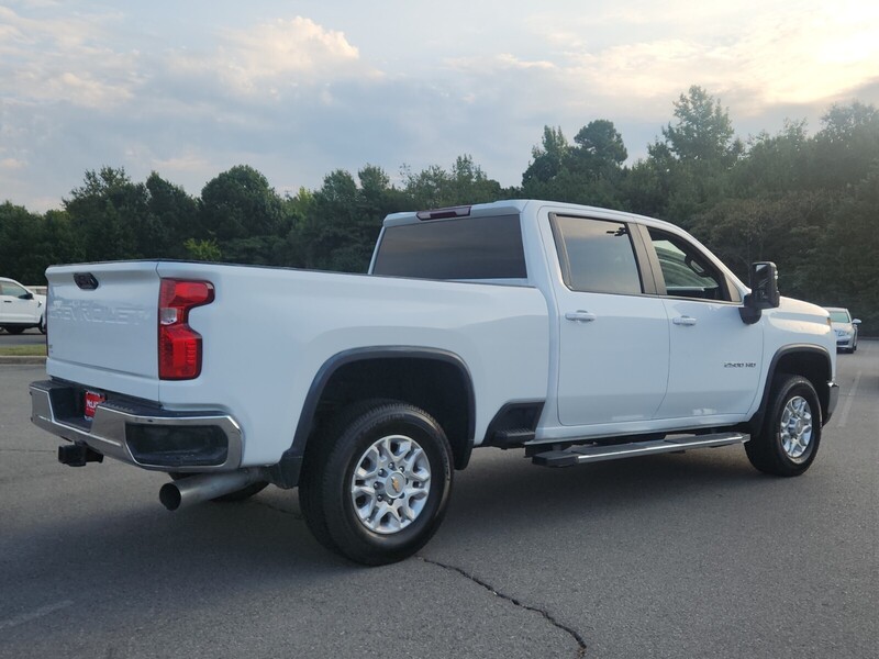 2024 Chevrolet Silverado 2500HD LT photo 3