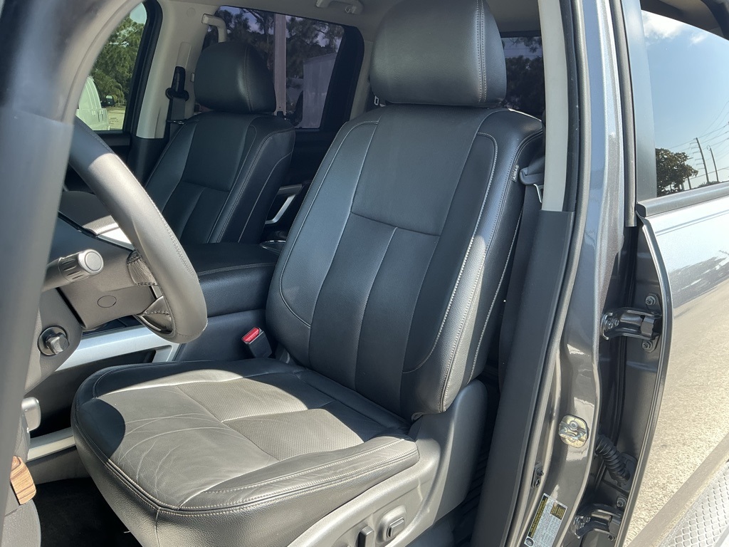 2019 Nissan Titan SL photo 15