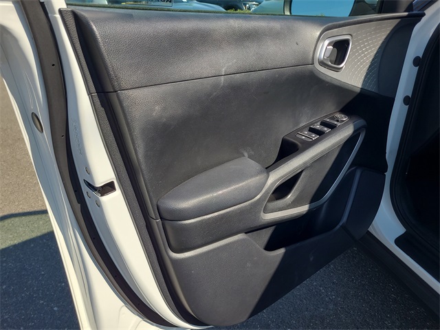 2023 Kia Soul LX S photo 16