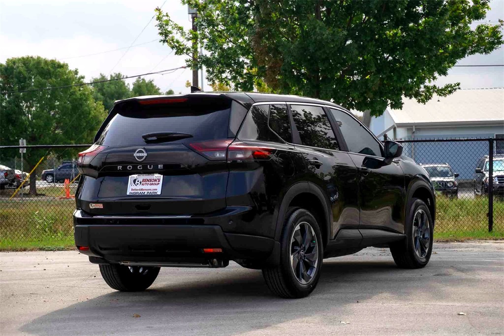 2026 Nissan Rogue SV photo 3