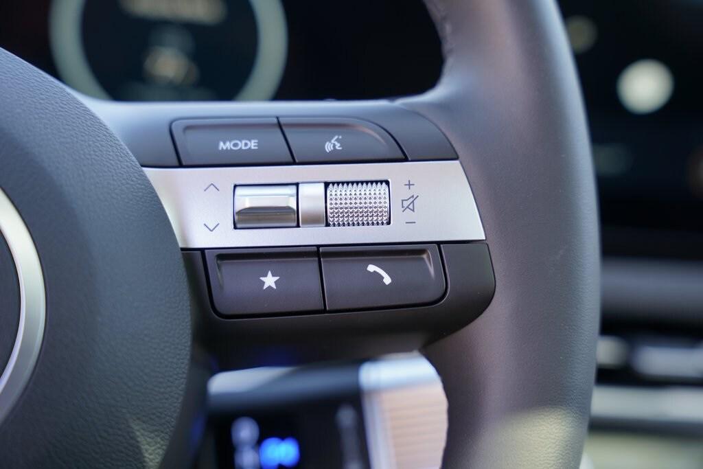 2025 Hyundai Tucson Hybrid Limited photo 17
