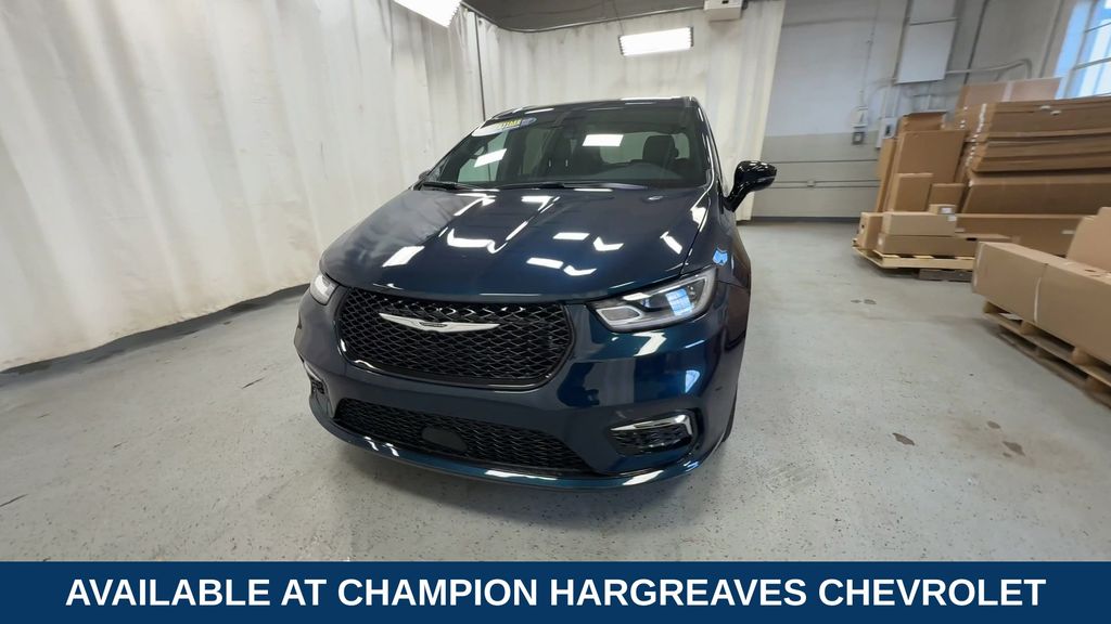 2025 Chrysler Pacifica photo 4