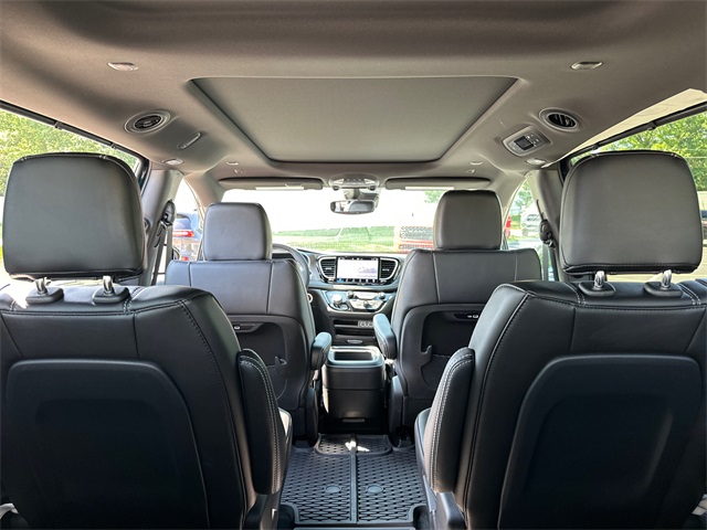 2025 Chrysler Pacifica photo 11