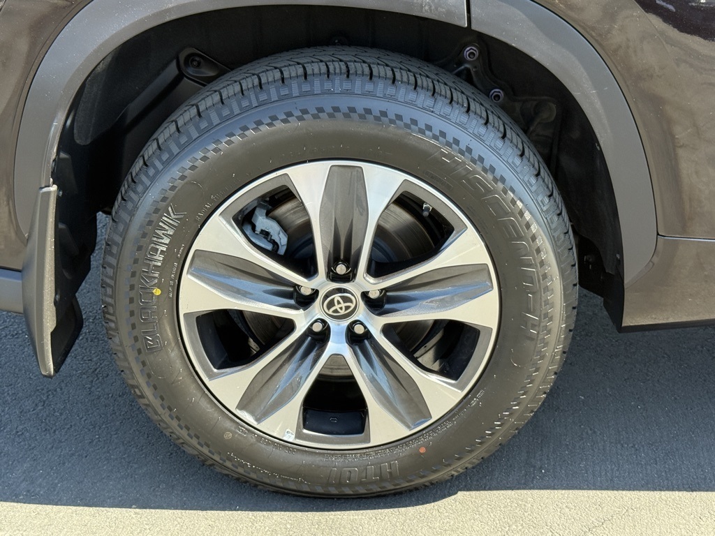 2022 Toyota Highlander XLE photo 12