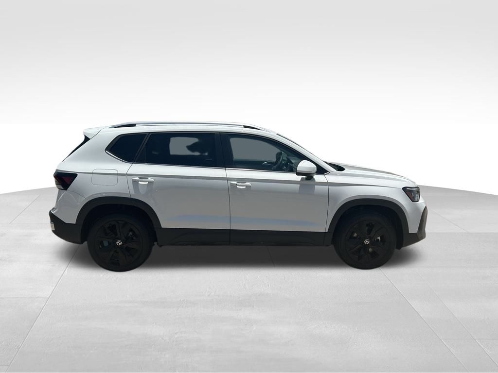 2025 Volkswagen Taos SE photo 2