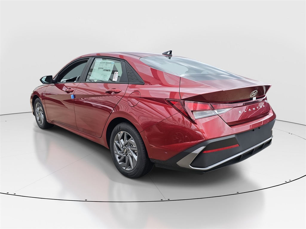 2025 Hyundai Elantra Hybrid photo 4